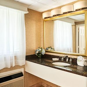 Premium Queen Room